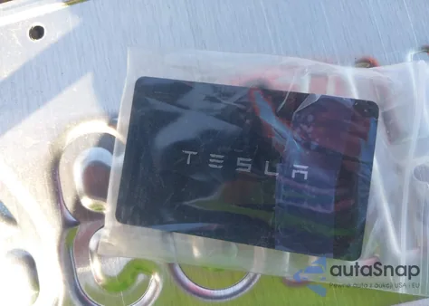 2023 Tesla Model Y Awd/Long Range Dual Motor All-Wheel Drive z USA, uszkodzony, nr VIN 7SAYGDEE4PF623615